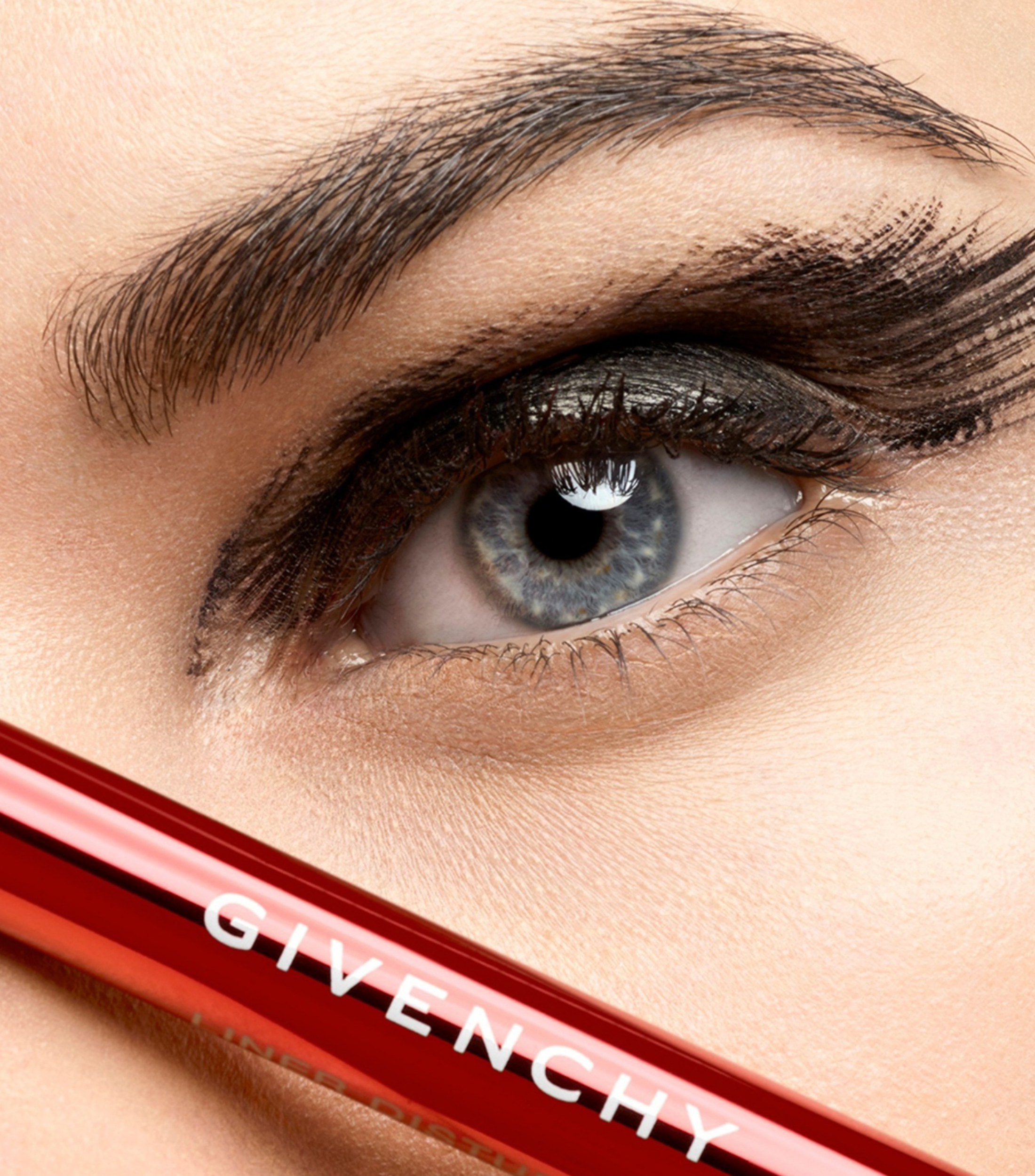 Mascara de Pestanas Volume Disturbia, 8 gr